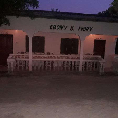 Ebony & Ivory Beach Bungalows Nungwi Ngoại thất bức ảnh