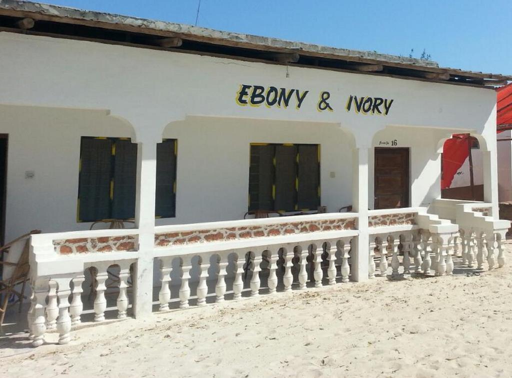 Ebony & Ivory Beach Bungalows Nungwi Ngoại thất bức ảnh